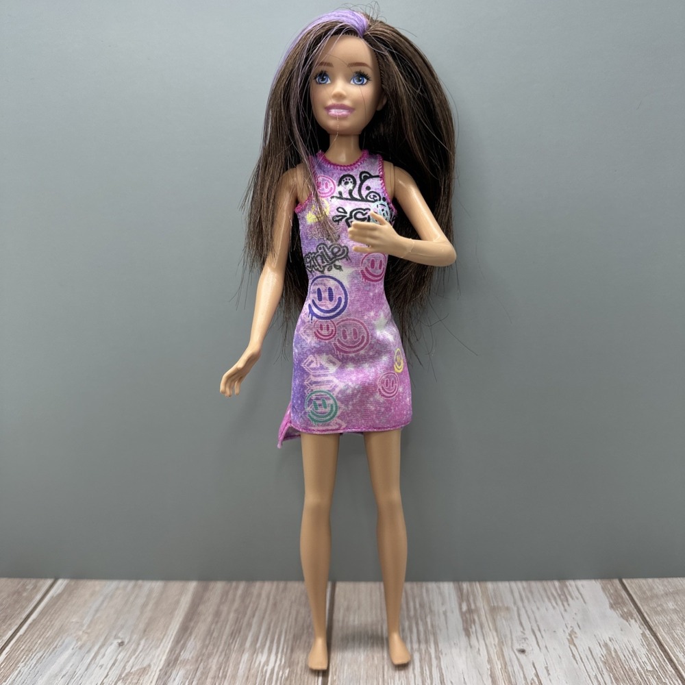 Mattel Barbie Skipper Babysitter's Inc. #JBF41 Skipper Doll Purple Streak Dress